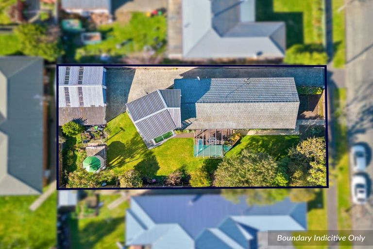 Photo of property in 93 Farquhars Road, Redwood, Christchurch, 8051