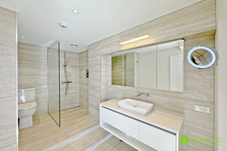 Photo of property in 2b/6 The Promenade, Takapuna, Auckland, 0622