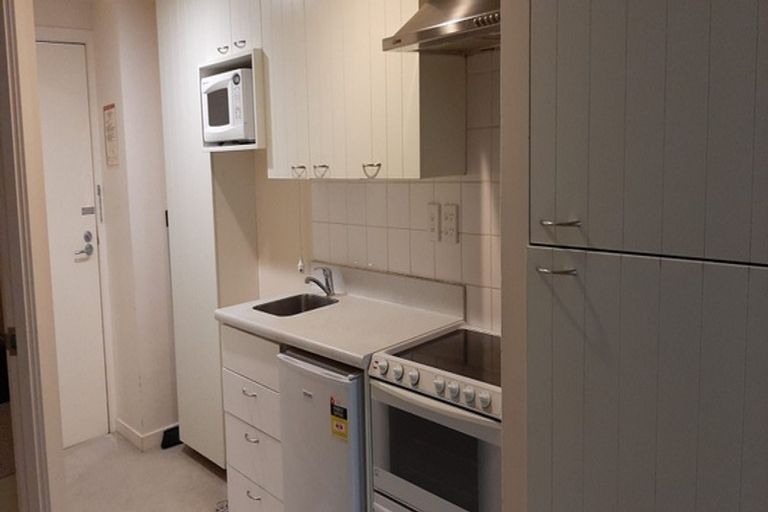 Photo of property in Terrace Heights Apartments, 2e/163 The Terrace, Wellington Central, Wellington, 6011