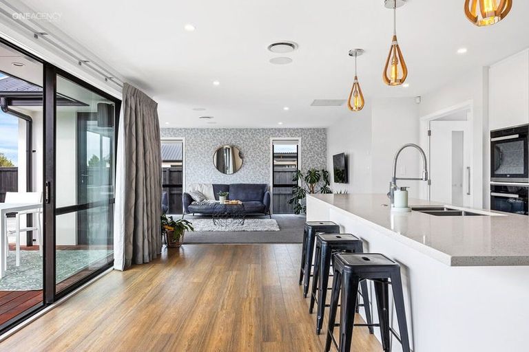 Photo of property in 7 Oakville Close, Rangiora, 7400