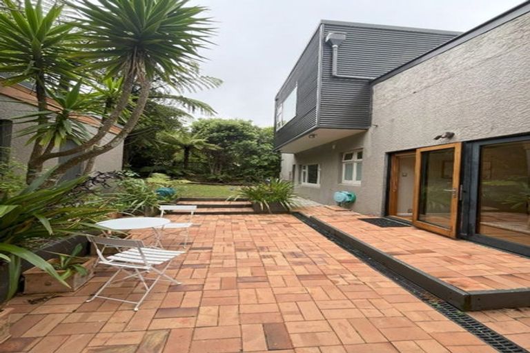 Photo of property in 11 Burma Road, Khandallah, Wellington, 6035