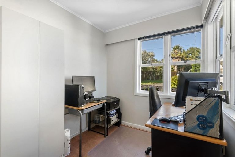 Photo of property in 10 Coronation Road, Glenfield, Auckland, 0627