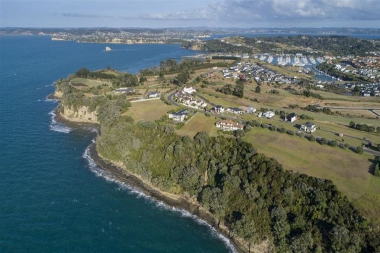 Photo of property in 328 Pinecrest Drive, Gulf Harbour, Whangaparaoa, 0930