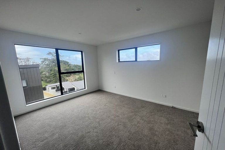 Photo of property in 5/105 Hobsonville Road, West Harbour, Auckland, 0618