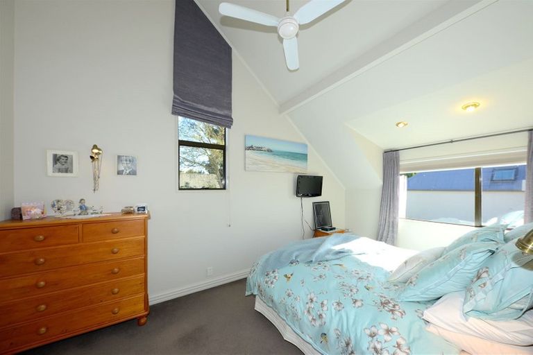 Photo of property in 27 Glenharrow Avenue, Avonhead, Christchurch, 8042