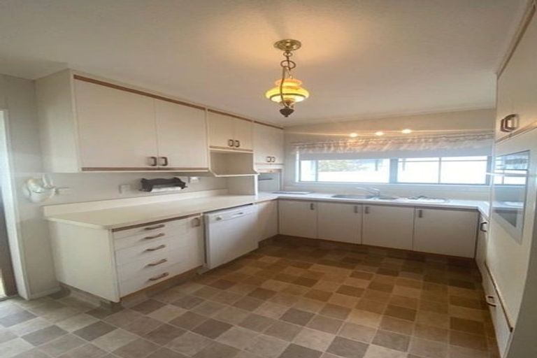 Photo of property in 30 Oxford Street, Tawa, Wellington, 5028