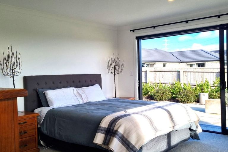 Photo of property in 18 Sardinia Grove, Fitzherbert, Palmerston North, 4410