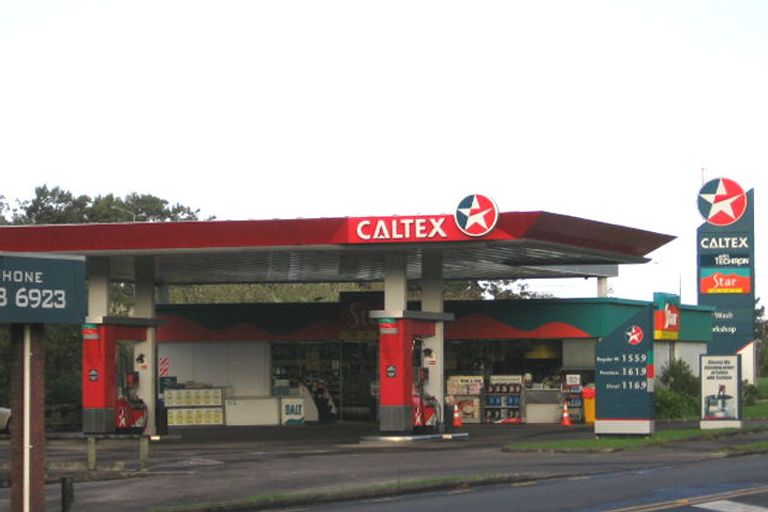 Photo of property in 178-220 Triangle Road, Massey, Auckland, 0614