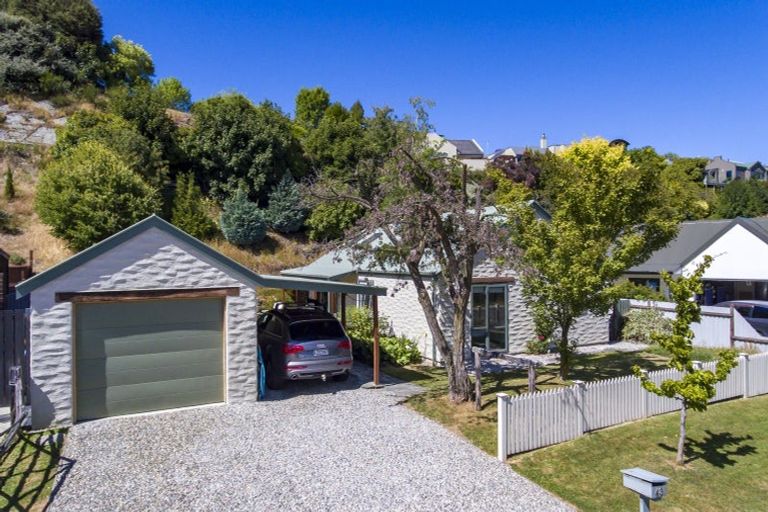 Photo of property in 43 Mcdonnell Road, Arrowtown, 9302
