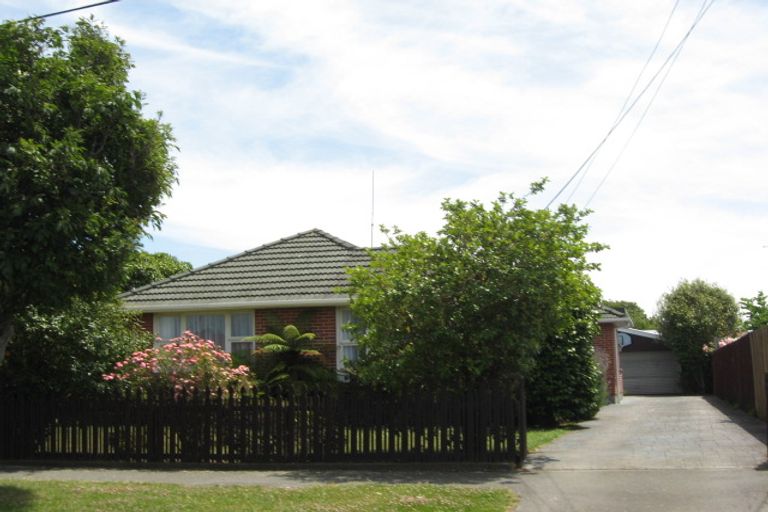 Photo of property in 11 Tenby Place, Avondale, Christchurch, 8061