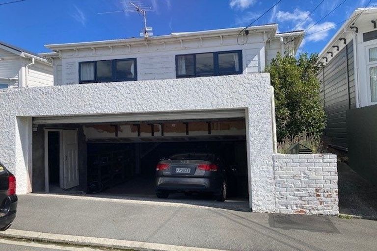 Photo of property in 8 Caroline Street, Mount Victoria, Wellington, 6011