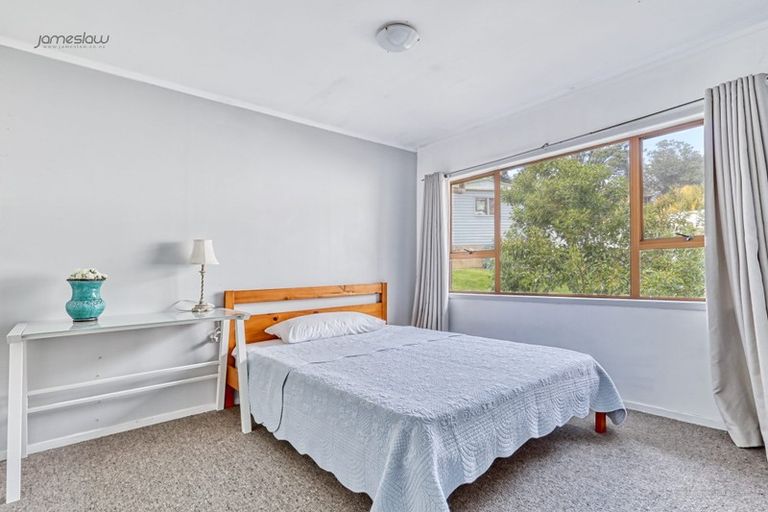 Photo of property in 2/18 Tiri View Place, Waiake, Auckland, 0630