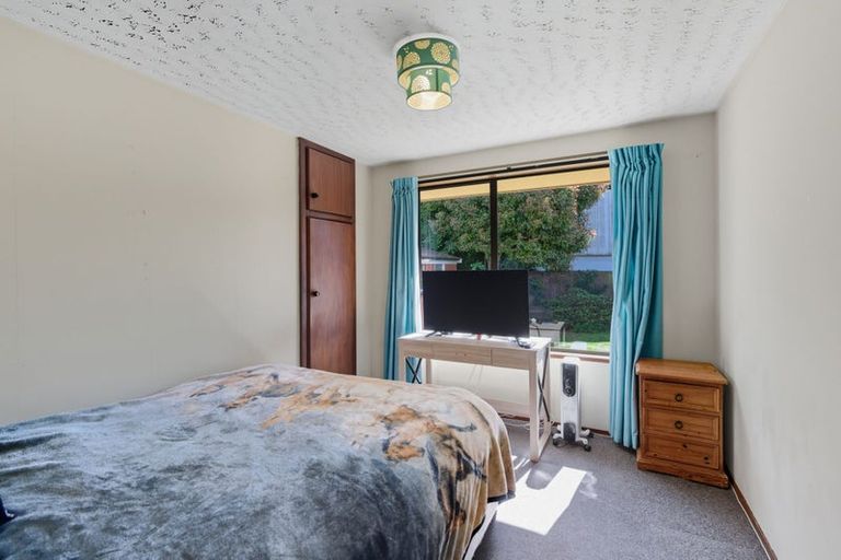 Photo of property in 12 Harkness Place, Avonhead, Christchurch, 8042