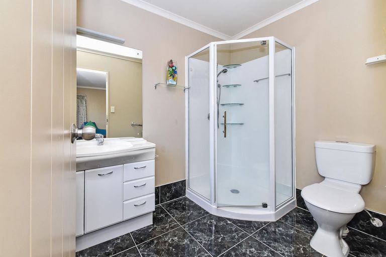 Photo of property in 12 Crannog Fen, Wattle Downs, Auckland, 2103