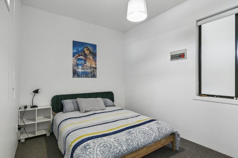 Photo of property in Endeavour Apartments, 18/125 Thorndon Quay, Pipitea, Wellington, 6011