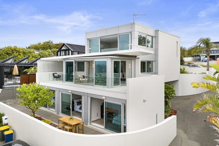 Photo of property in 11a Bournemouth Terrace, Murrays Bay, Auckland, 0630