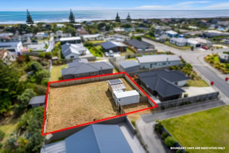 Photo of property in 47 Seagrass Place, Otaki Beach, Otaki, 5512