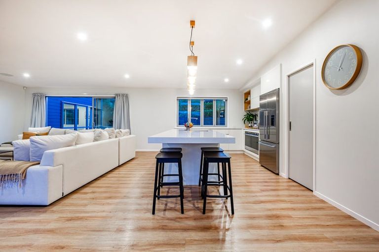 Photo of property in 136 Endeavour Drive, Whitby, Porirua, 5024