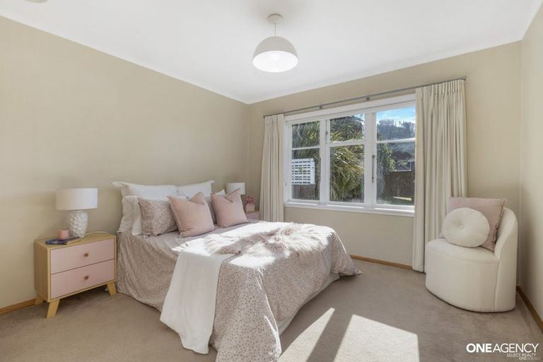 Photo of property in 9 Woodstock Terrace, Tawa, Wellington, 5028