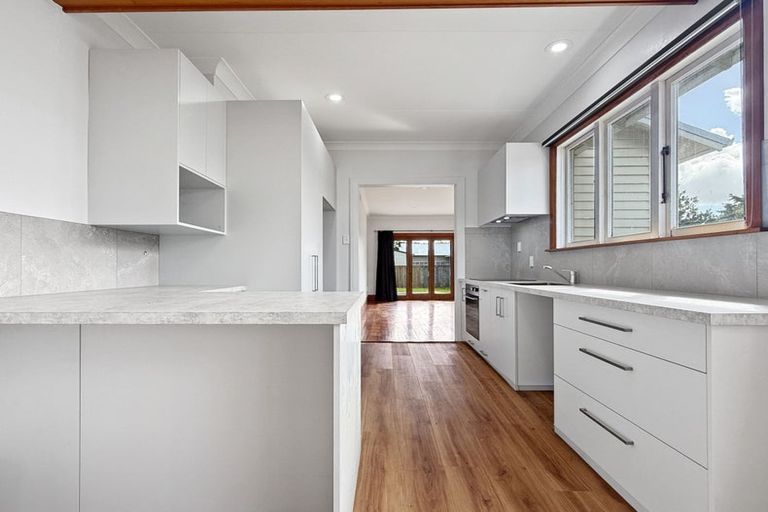 Photo of property in 24 Milverton Avenue, Hokowhitu, Palmerston North, 4410