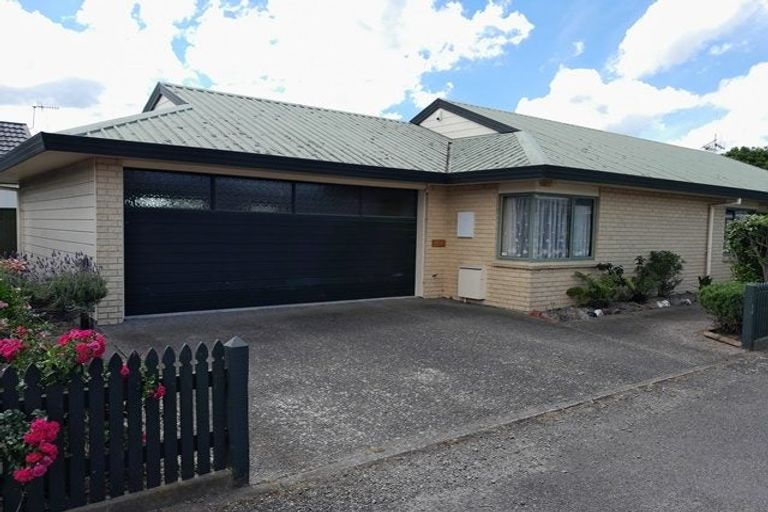 Photo of property in 9 Edgecombe Court, Roslyn, Palmerston North, 4414
