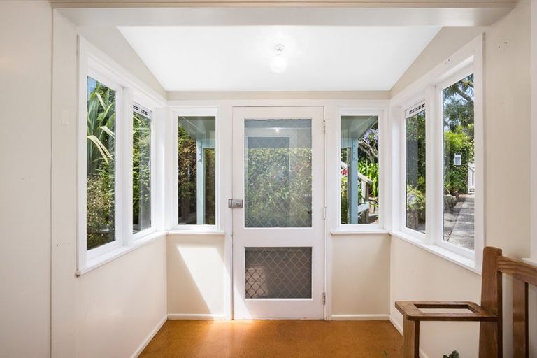 Photo of property in 97 Northland Road, Northland, Wellington, 6012