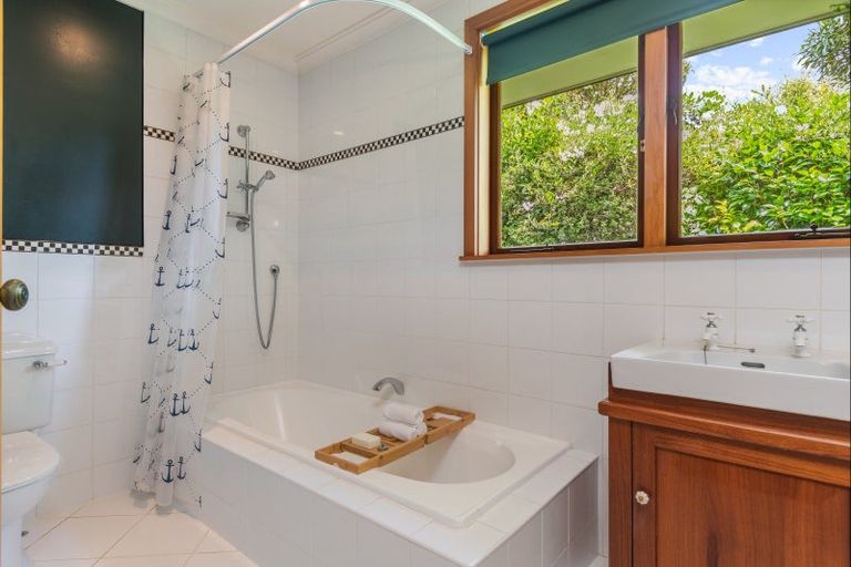 Photo of property in 60 Summerhill Drive, Fitzherbert, Palmerston North, 4410