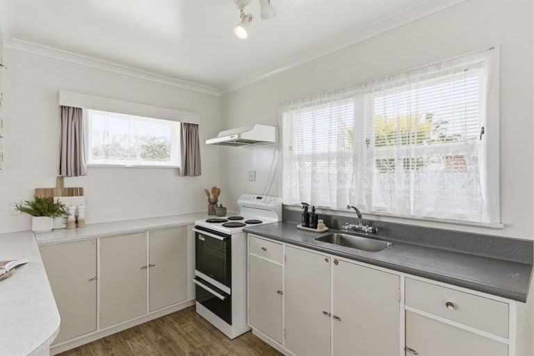 Photo of property in 3 Selwyn Street, Levin, 5510