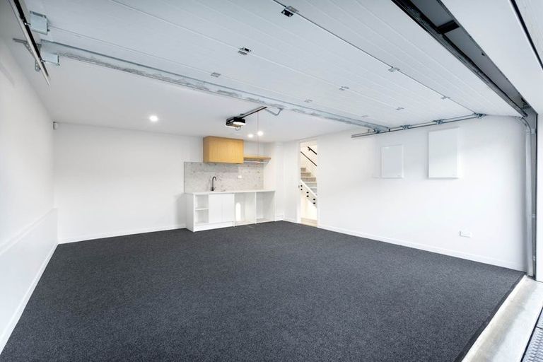 Photo of property in 69b Chivalry Road, Glenfield, Auckland, 0629