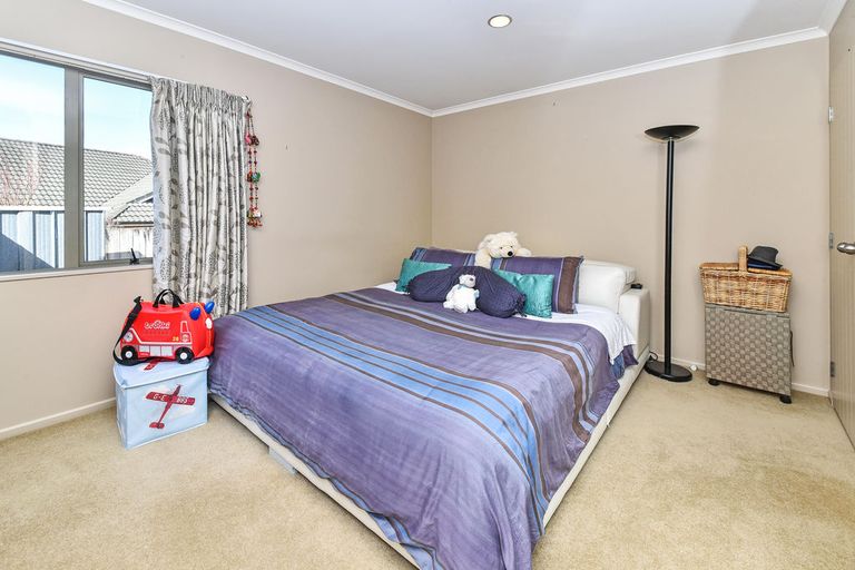 Photo of property in 12 Crannog Fen, Wattle Downs, Auckland, 2103