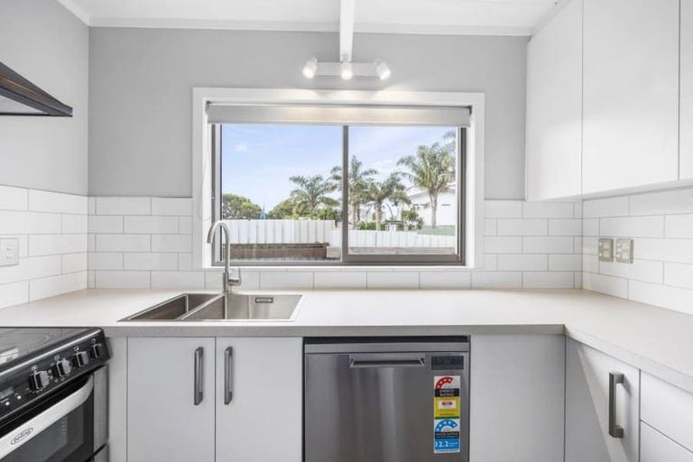 Photo of property in 7a Litchfield Place, Clarks Beach, 2122