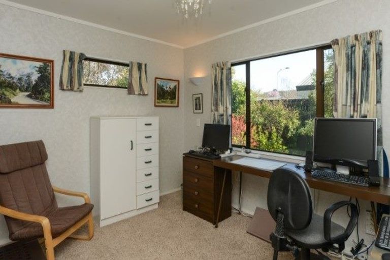 Photo of property in 41 Whiting Crescent, Greenmeadows, Napier, 4112