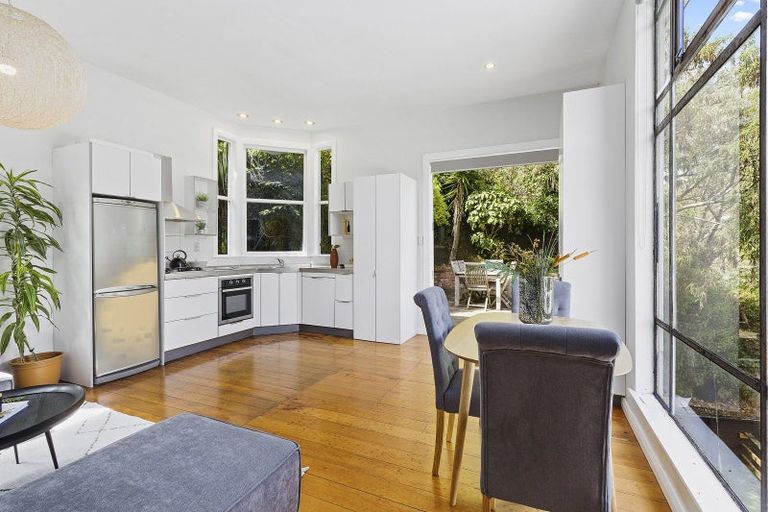 Photo of property in 8 Adams Terrace, Aro Valley, Wellington, 6021