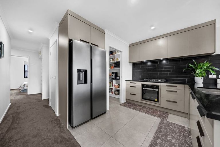 Photo of property in 33 Harry Richards Way, Pokeno, 2402