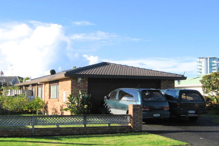 Photo of property in 16 Doment Crescent, Orewa, 0931