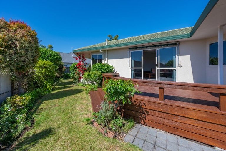 Photo of property in 17 Kingsgate Avenue, Havelock North, 4130