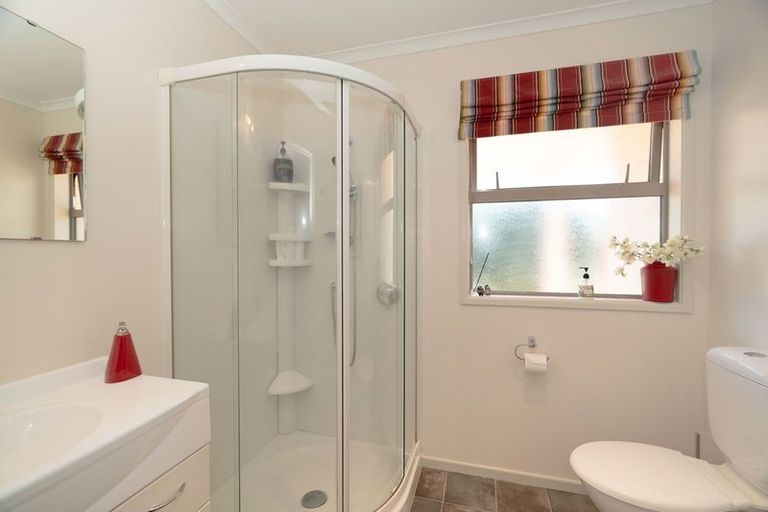 Photo of property in 2 Sydney Crescent, Raumati South, Paraparaumu, 5032