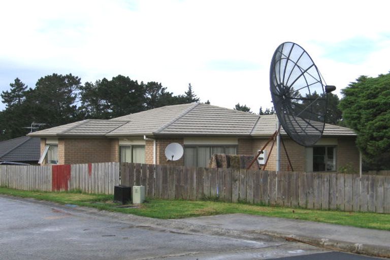 Photo of property in 21 Quincey Place, Massey, Auckland, 0614