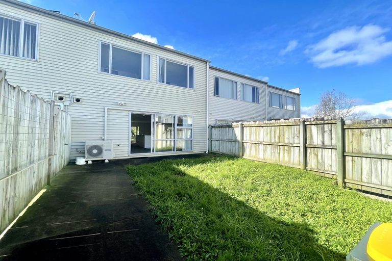 Photo of property in 60 Kuaka Drive, Takanini, 2112