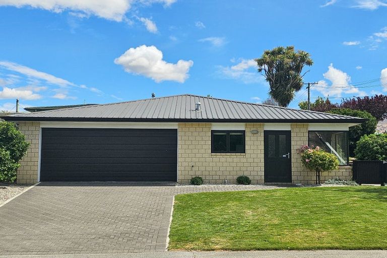 Photo of property in 25 Achil Street, Cromwell, 9310