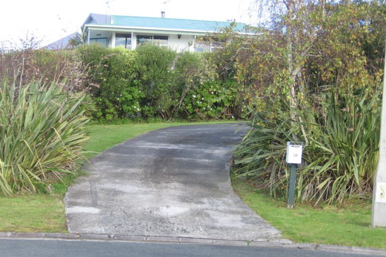 Photo of property in 18 Ngatira Place, Snells Beach, 0920