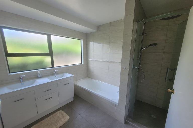 Photo of property in 52 Paynters Avenue, Strandon, New Plymouth, 4312