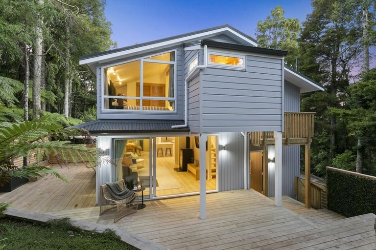 Photo of property in 1/24 Ridgewood Crescent, Birkenhead, Auckland, 0626