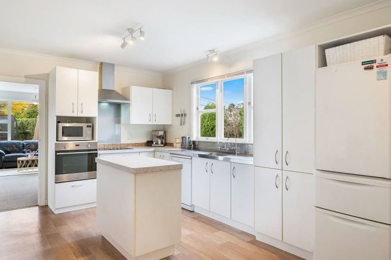 Photo of property in 22 Greenaway Road, Waikanae, 5036