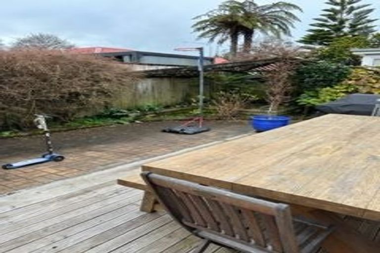 Photo of property in 1a Bathurst Street, Silverstream, Upper Hutt, 5019