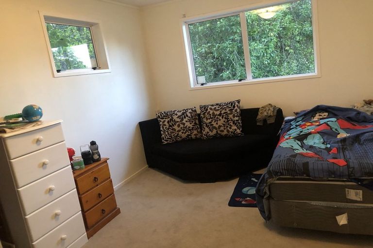 Photo of property in 130 Cliff View Drive, Green Bay, Auckland, 0604