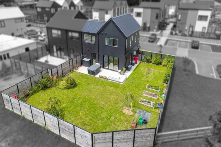 Photo of property in 17 Reakes Crescent, Wallaceville, Upper Hutt, 5018