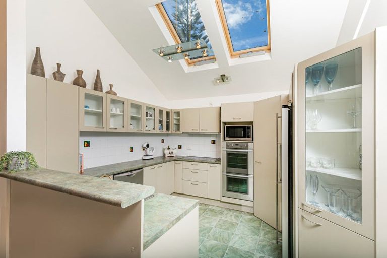 Photo of property in 65 Roberts Road, Matakatia, Whangaparaoa, 0930