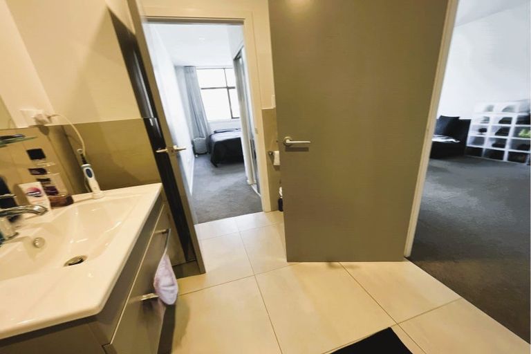 Photo of property in Wyndham Gardens Apartments, 110/30 Red Oaks Drive, Frankton, Queenstown, 9300