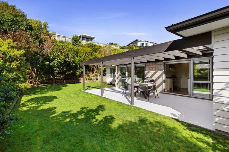 Photo of property in 175 Woodman Drive, Tawa, Wellington, 5028